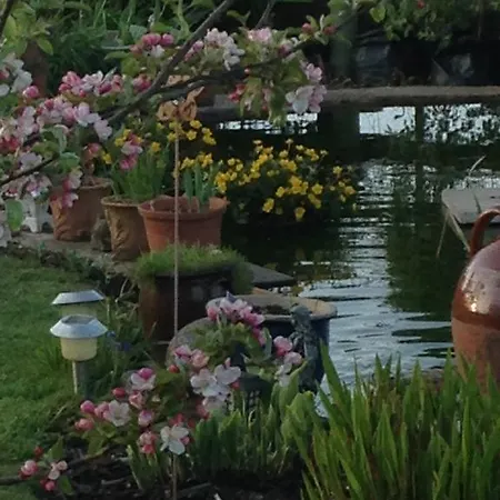 ゲストハウス Rebels Hide -self Check In